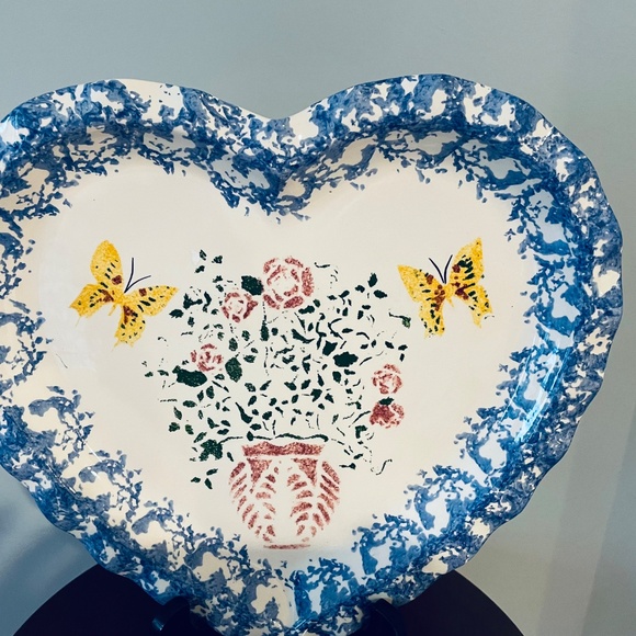 Heart Shaped spongeware plate, White Pottery heart shaped Plate - Picture 3 of 5